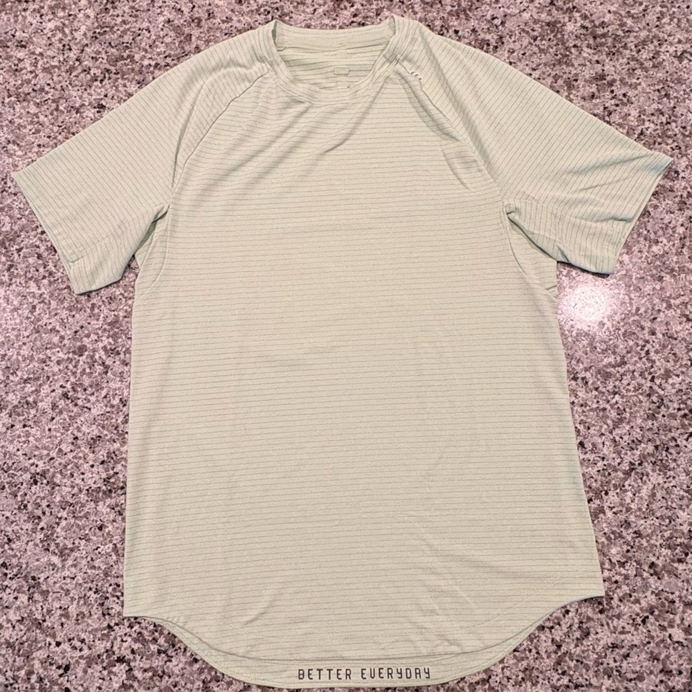 Lululemon T-Shirt